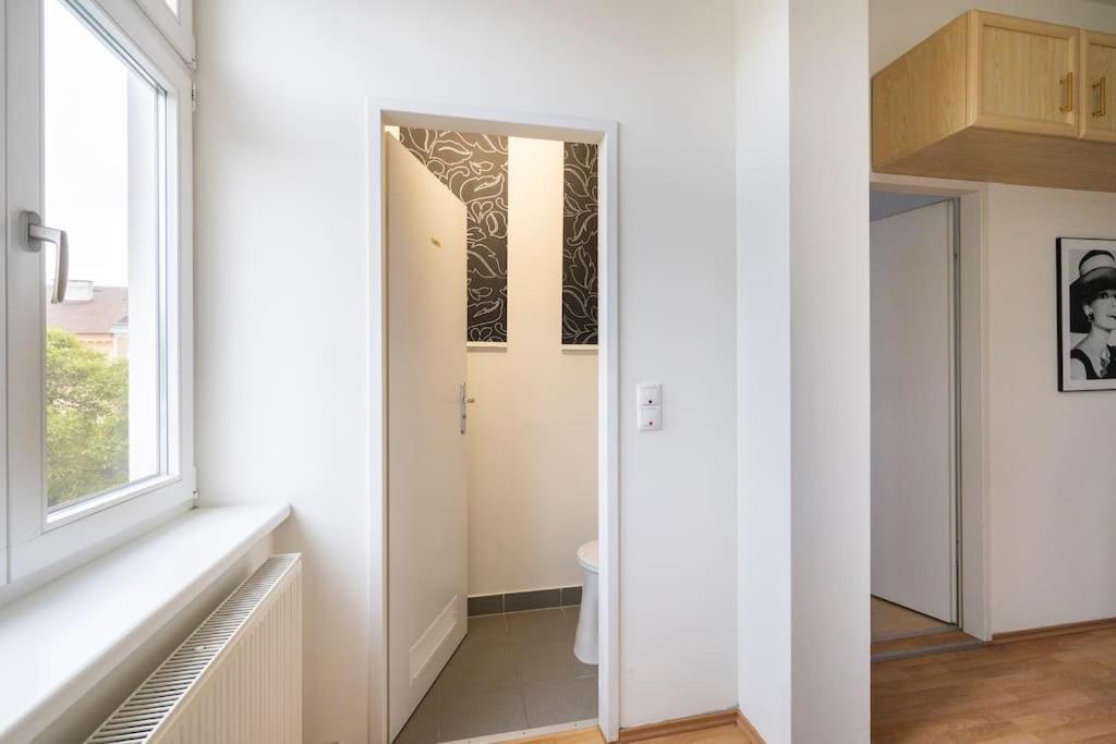 Beautiful 1 Bedroom Apartment Near Schoenbrunn Vienna Exterior photo